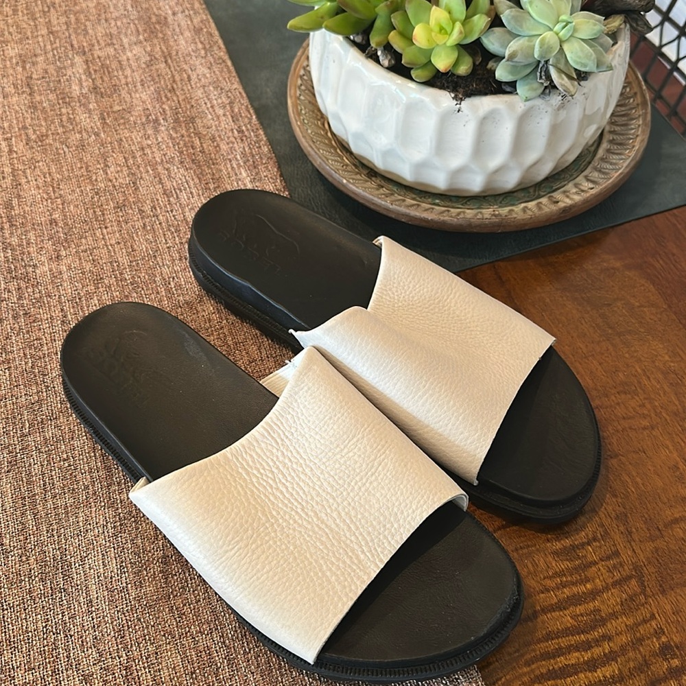 SOREL white slide sandals (US size 7) ✨ - Picture 2 of 6